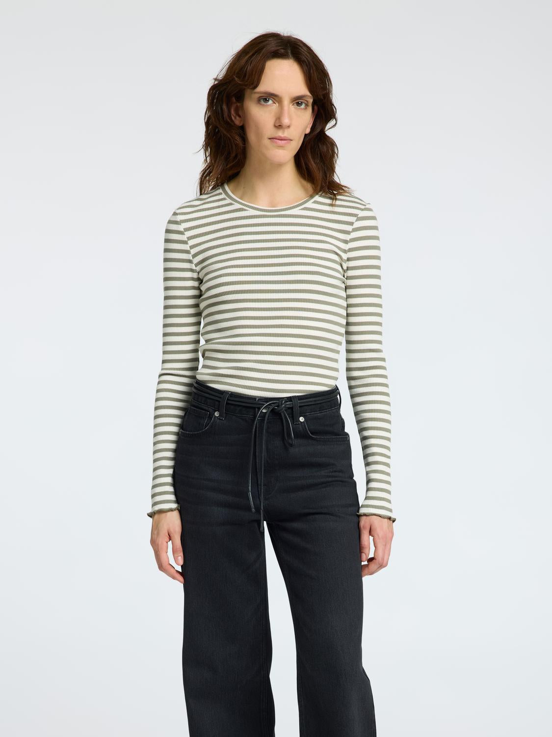 model_shot-front