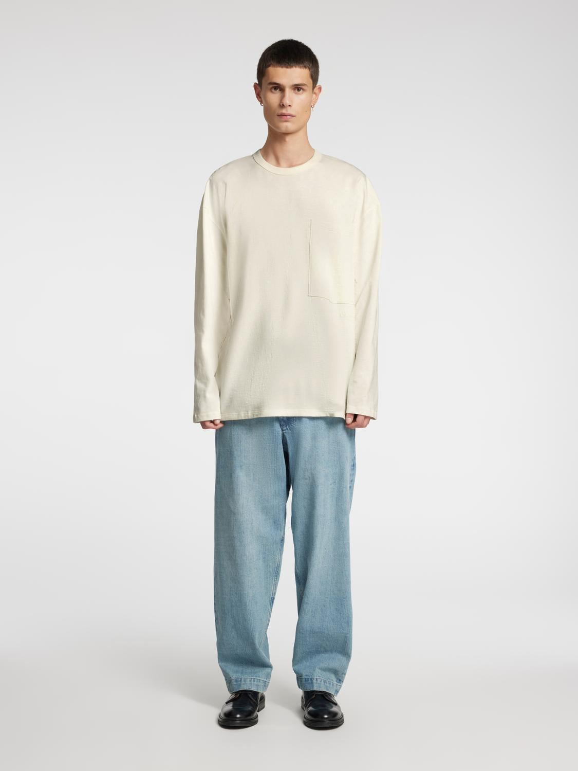 model_shot-front_full