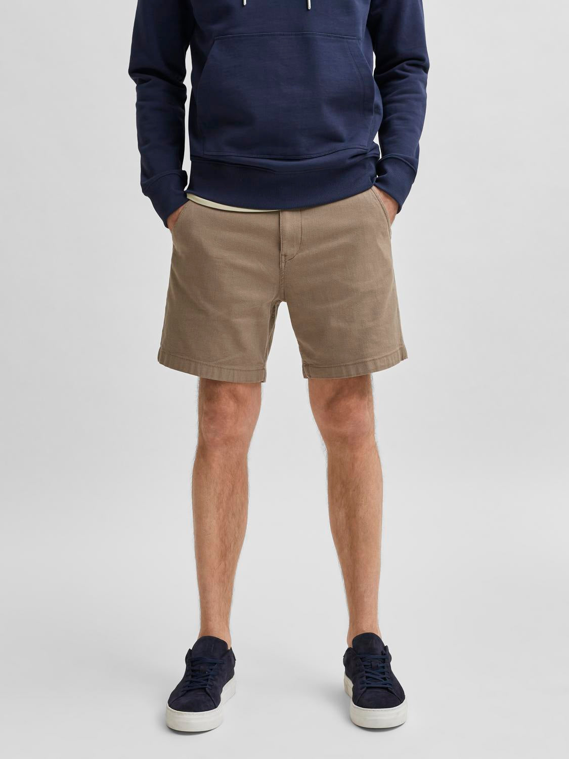 model_shot-front
