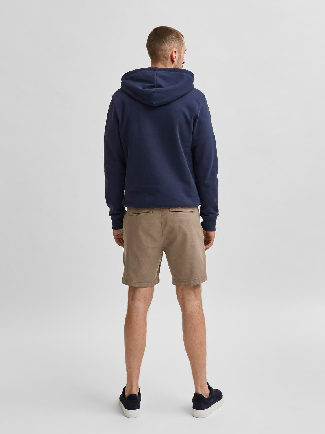 model_shot-back