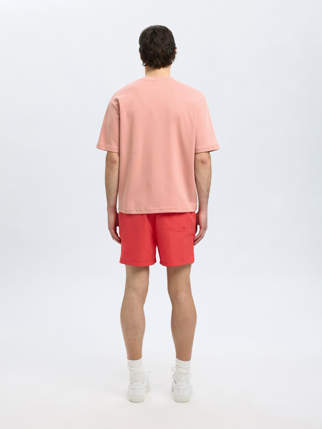 model_shot-back