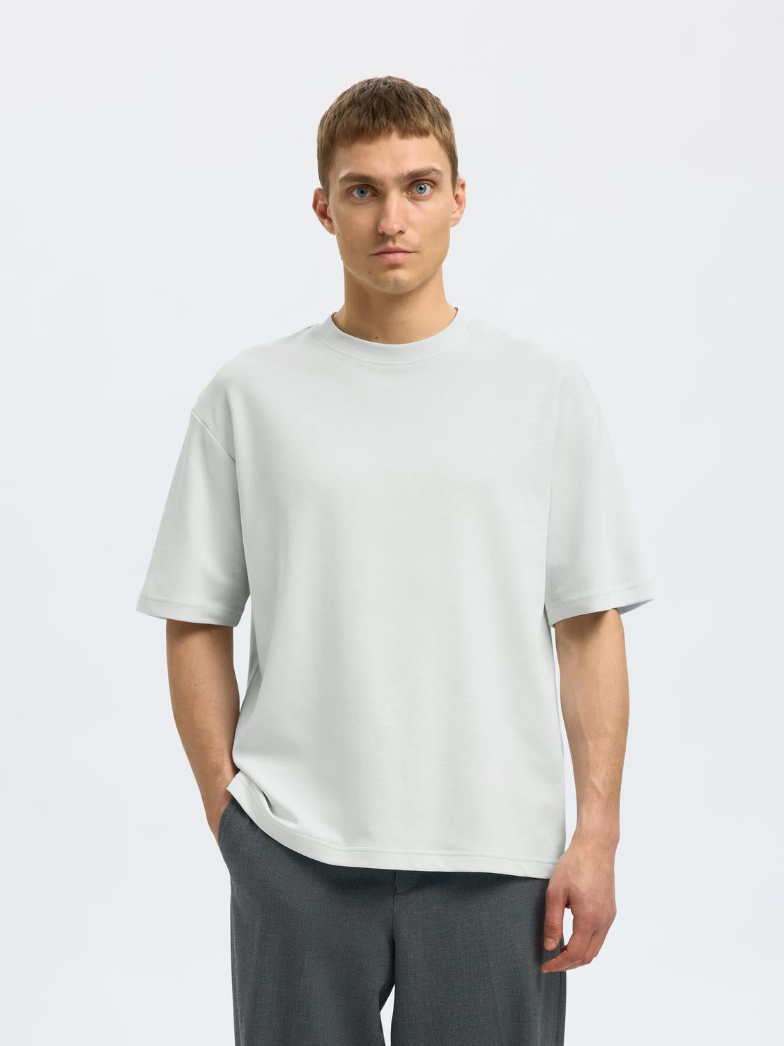 model_shot-front