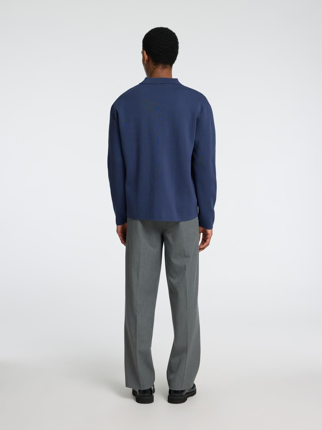 model_shot-back