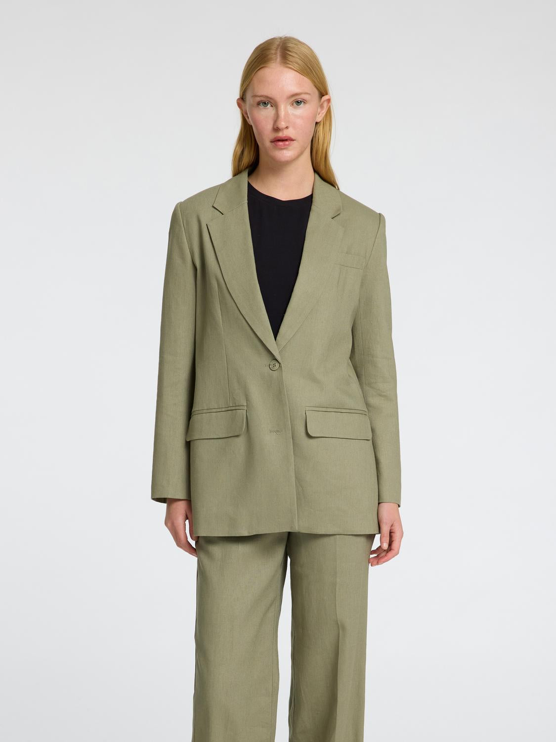 model_shot-front