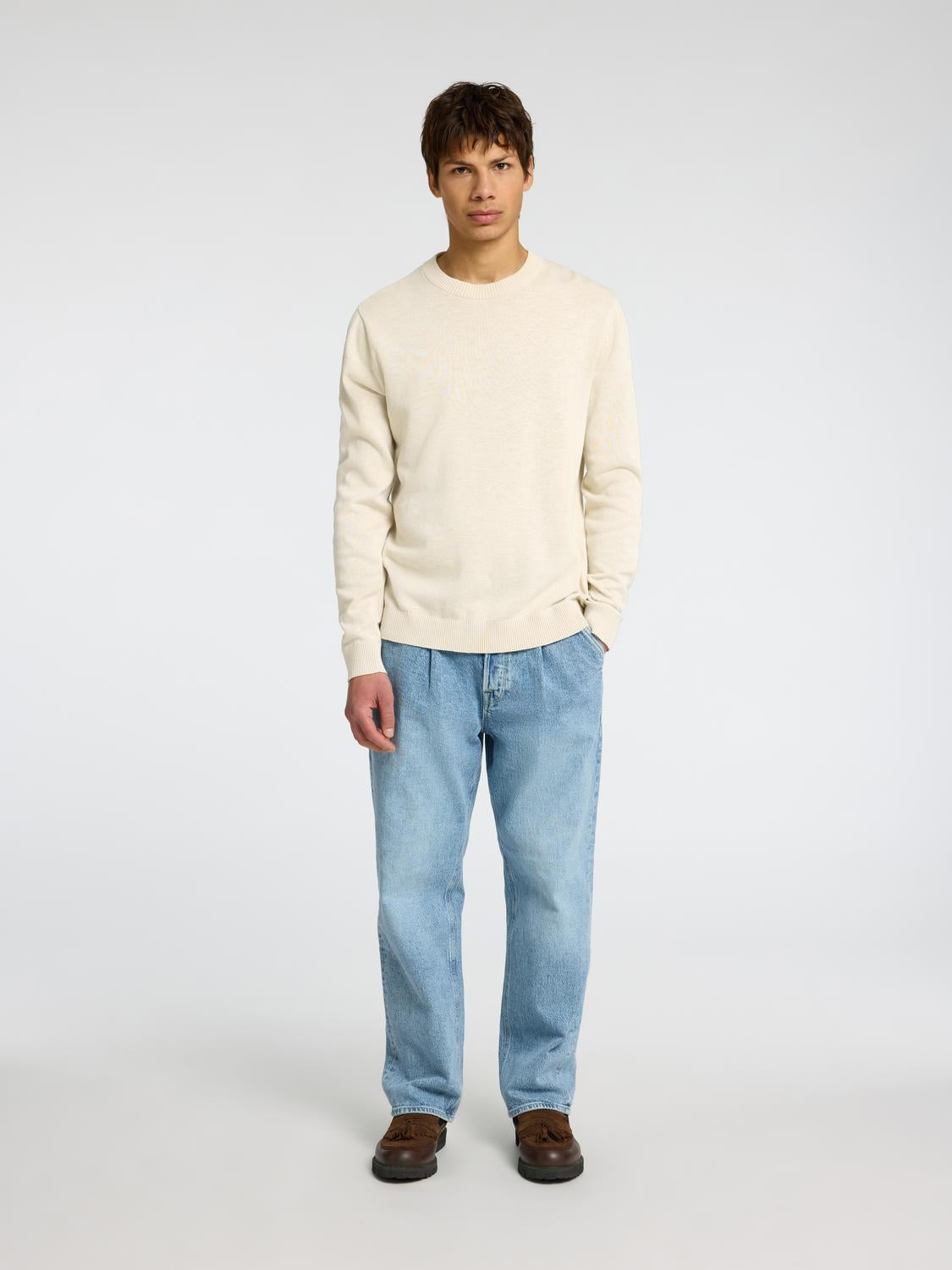 model_shot-front_full