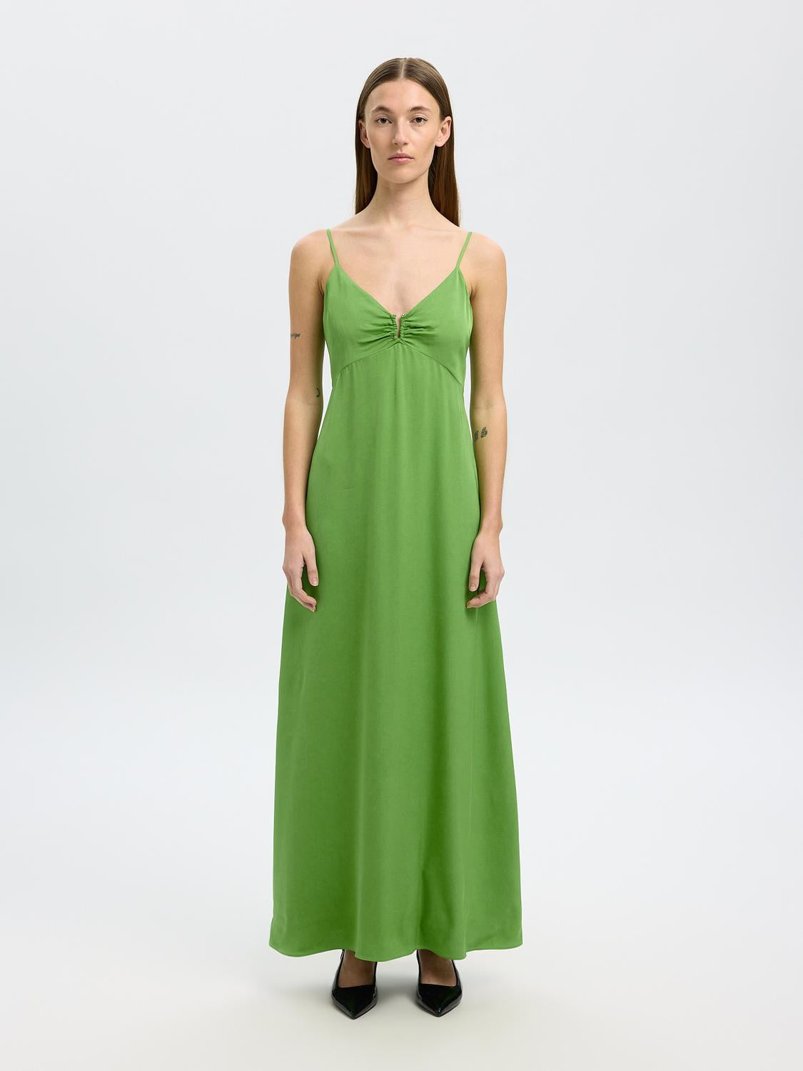 model_shot-front
