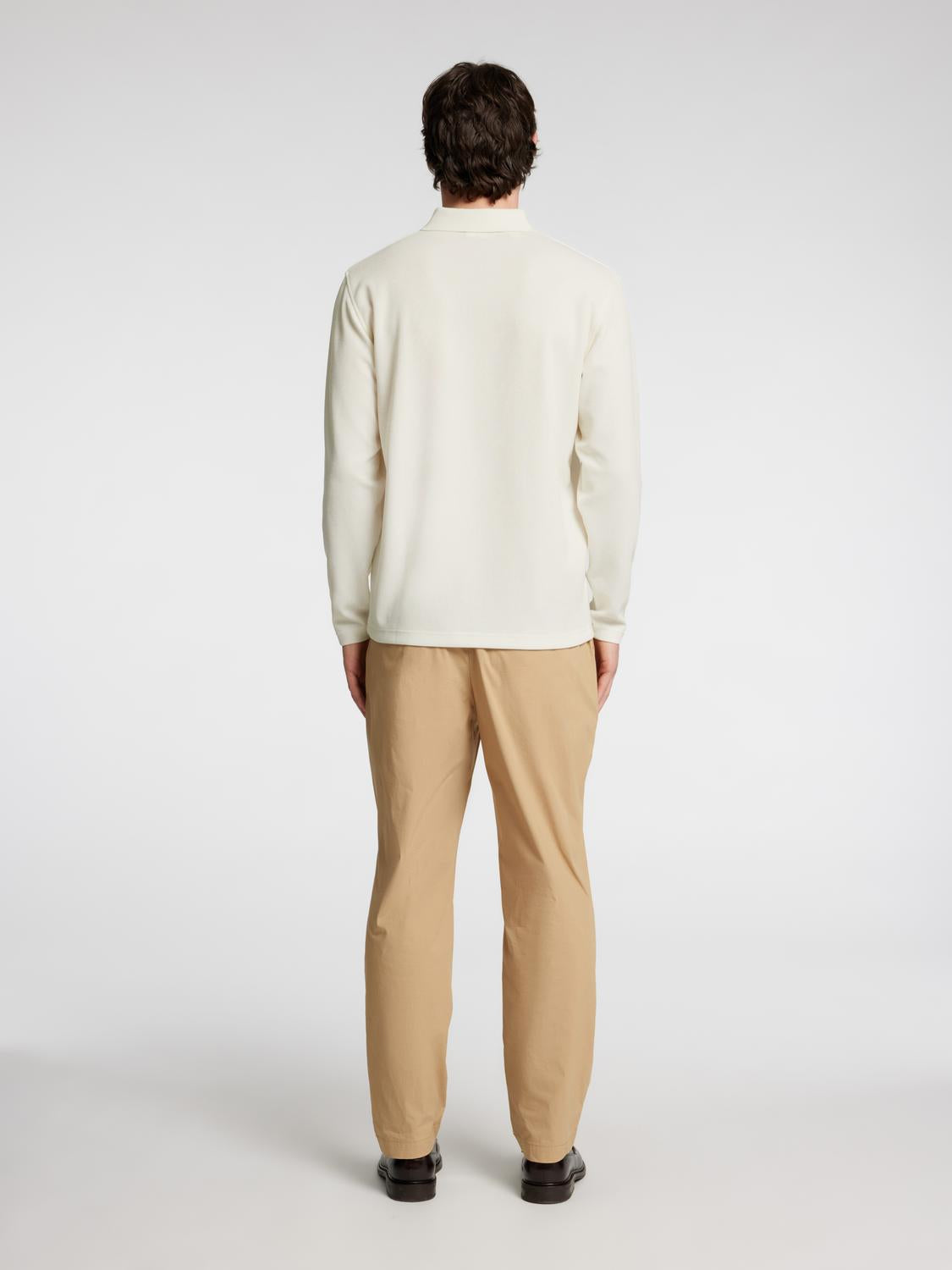 model_shot-back