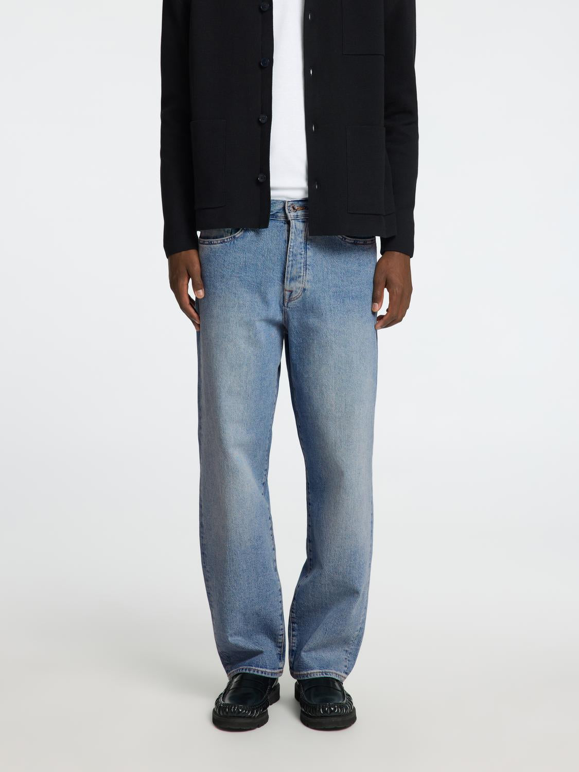model_shot-front