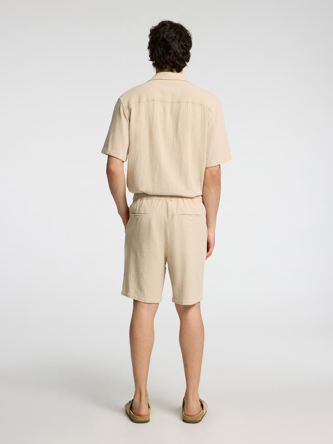 model_shot-back