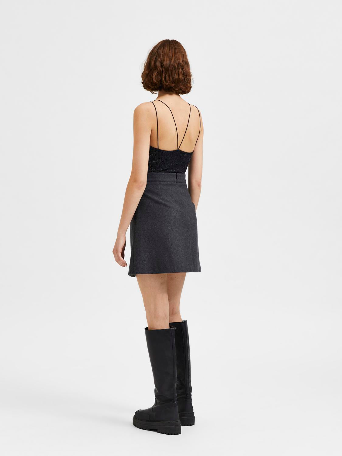 model_shot-back