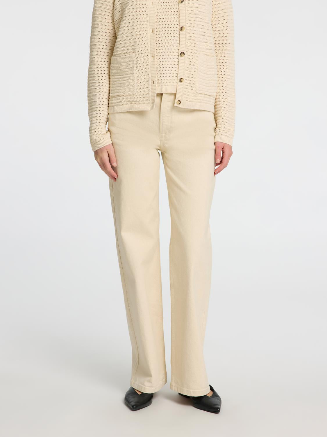 model_shot-front