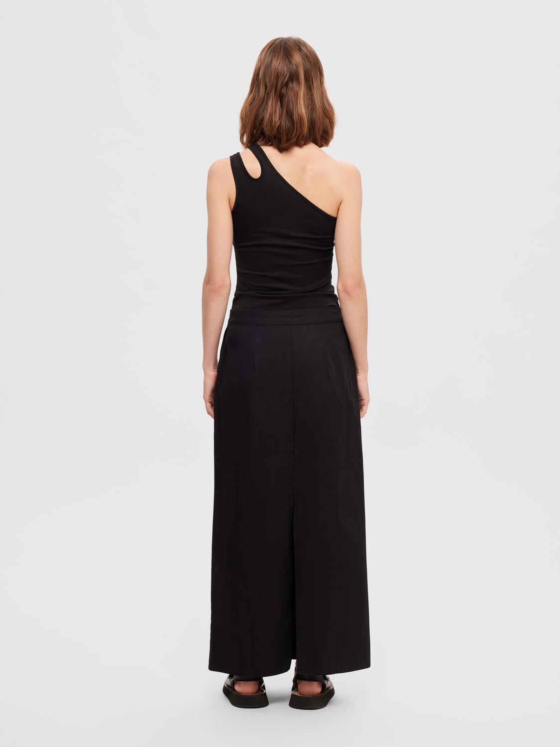model_shot-back