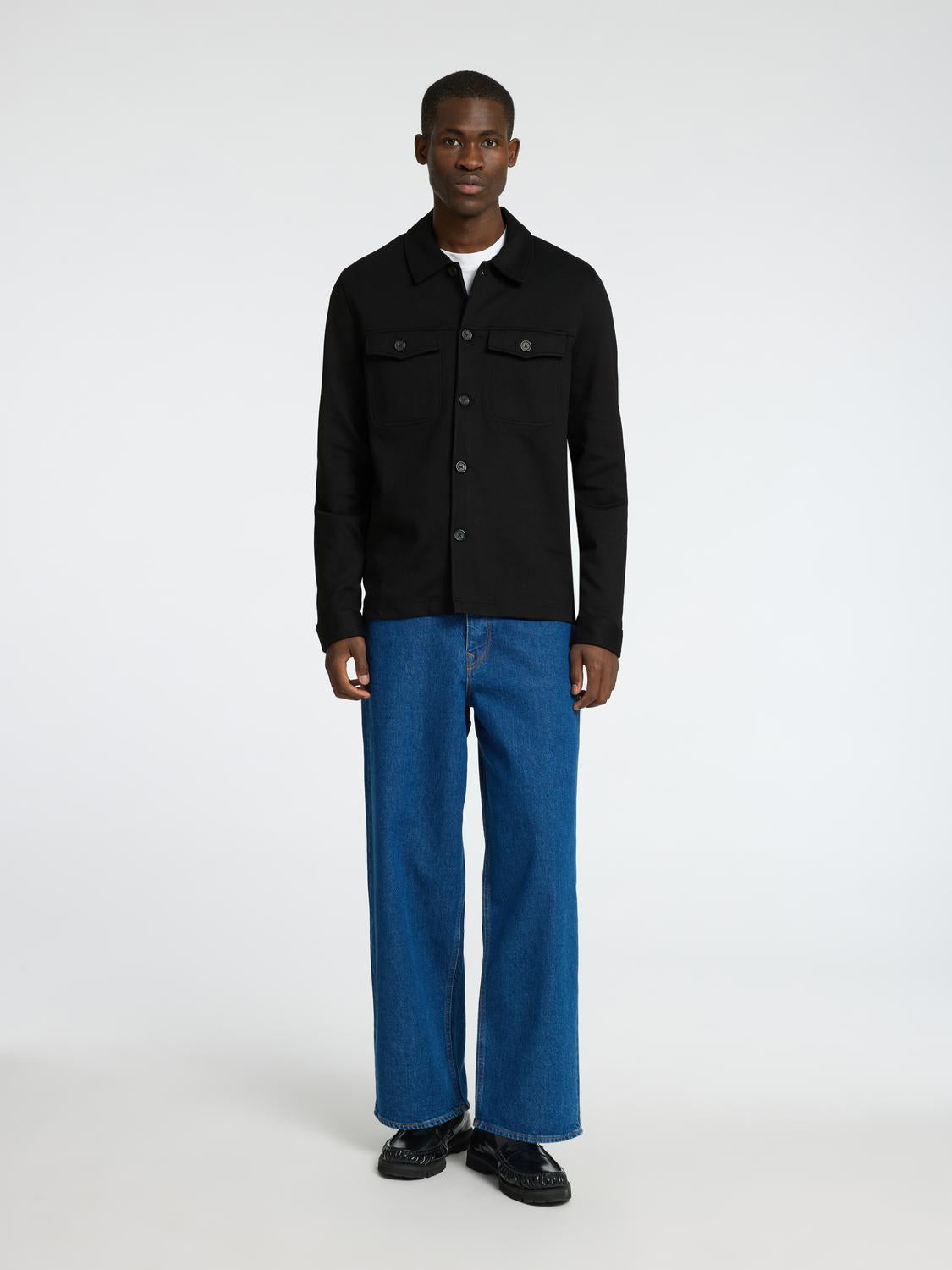 model_shot-front_full