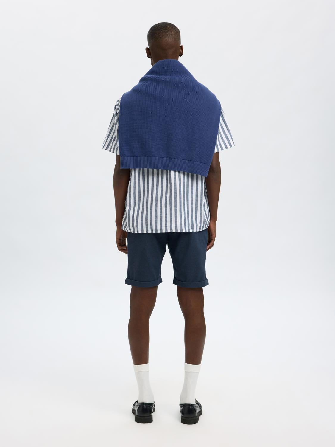 model_shot-back