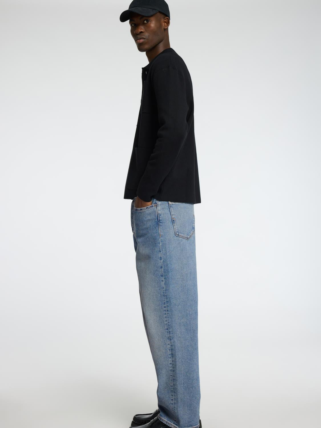 model_shot-creative