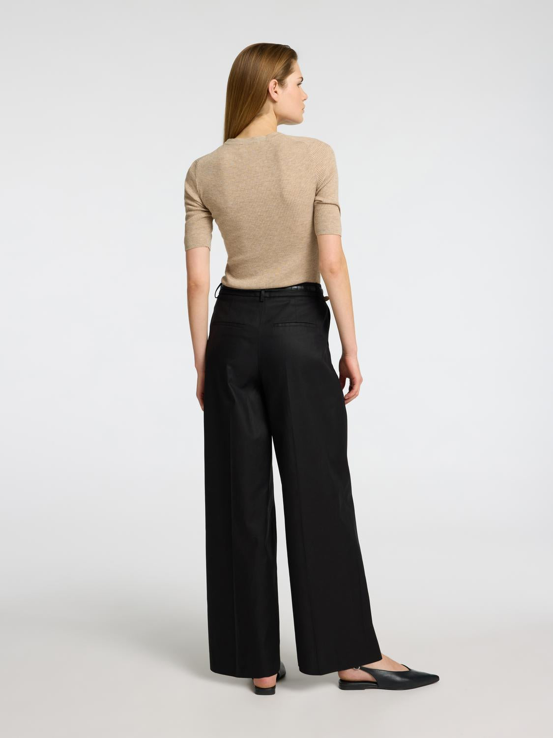 model_shot-back