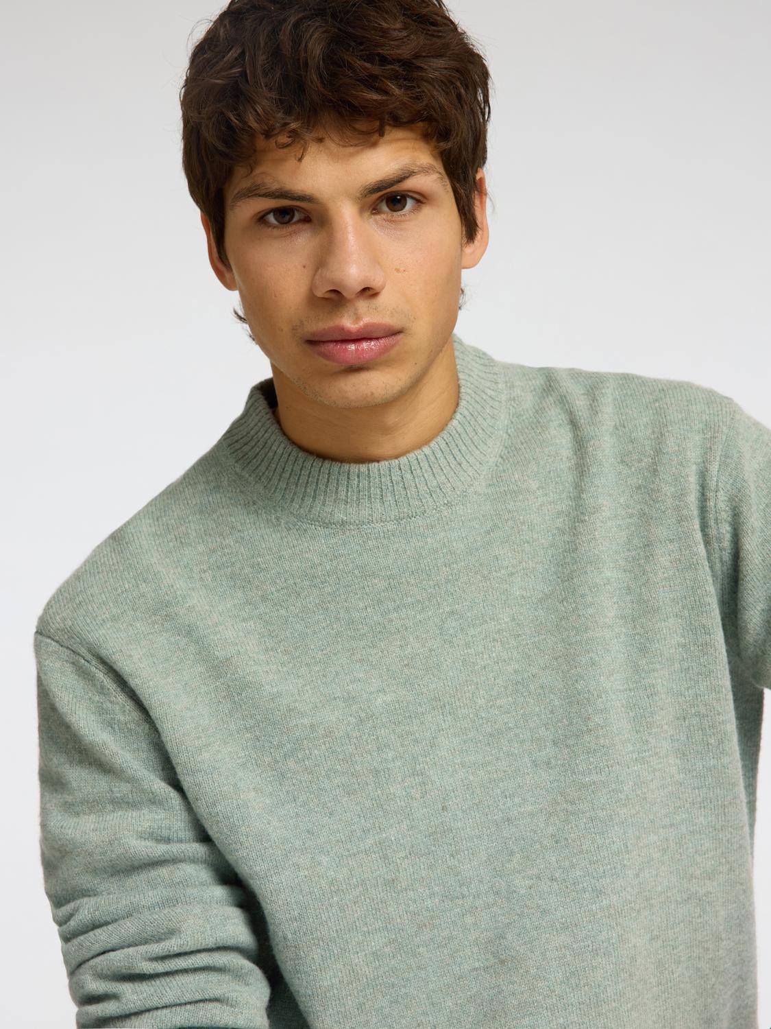 model_shot-creative