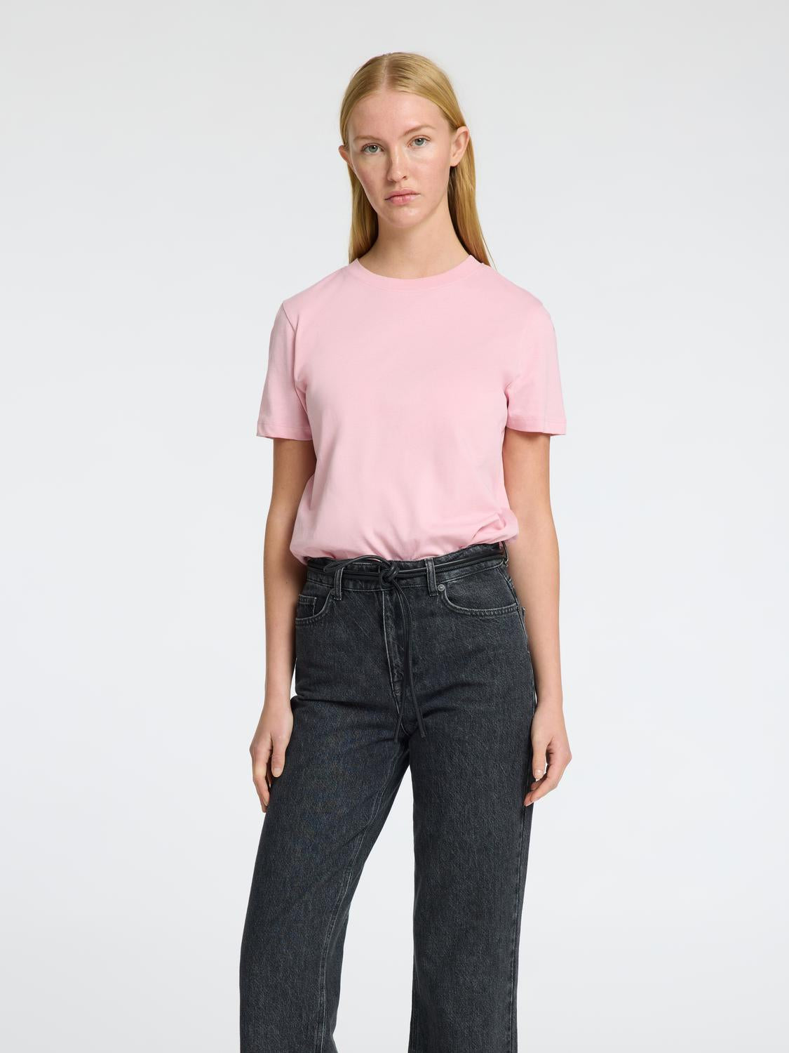 model_shot-front