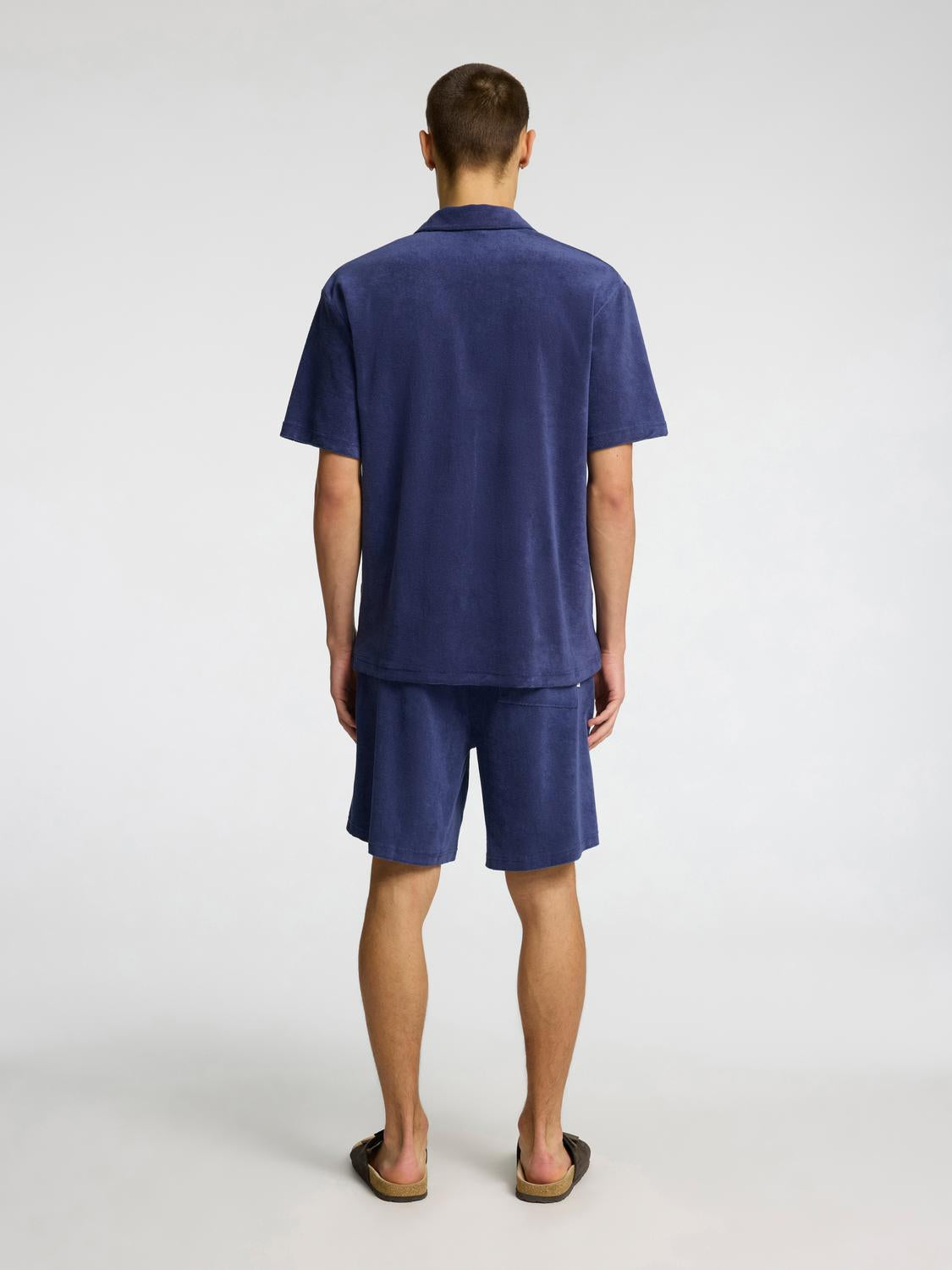 model_shot-back