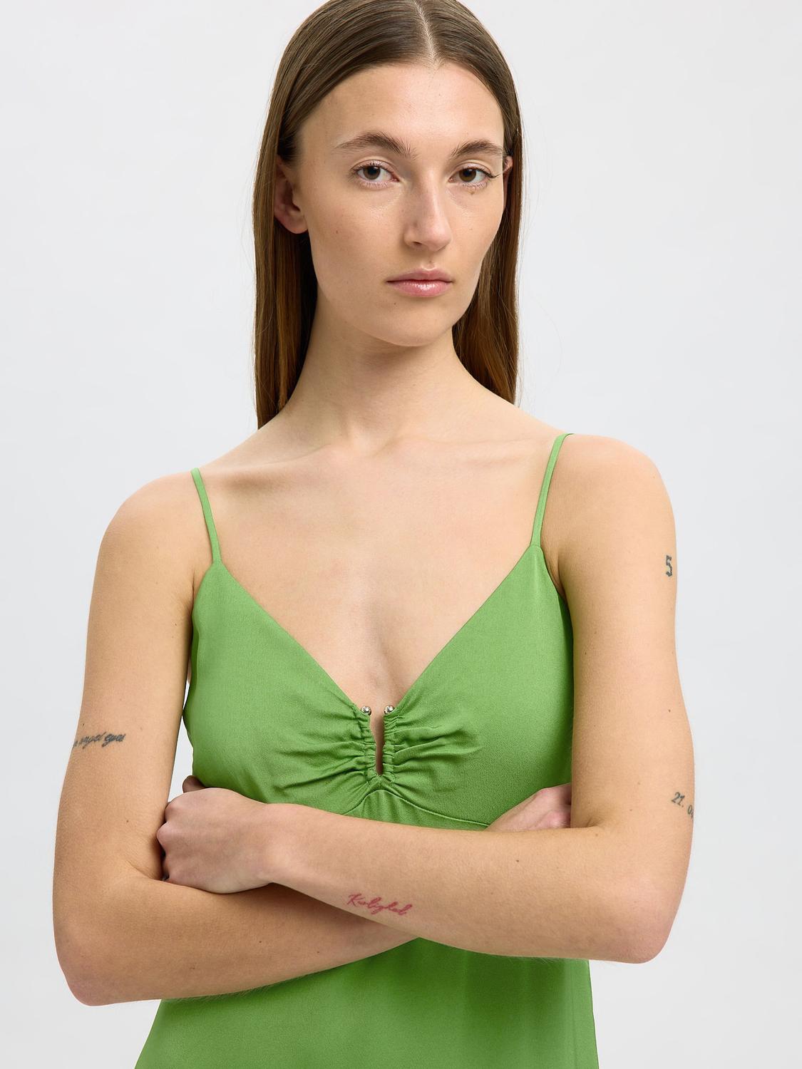 model_shot-creative