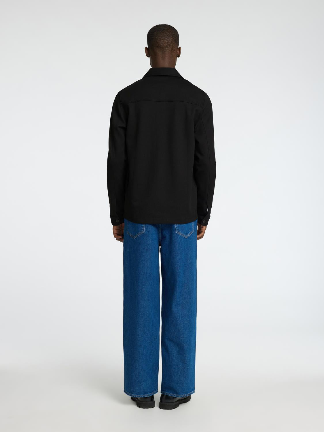 model_shot-back