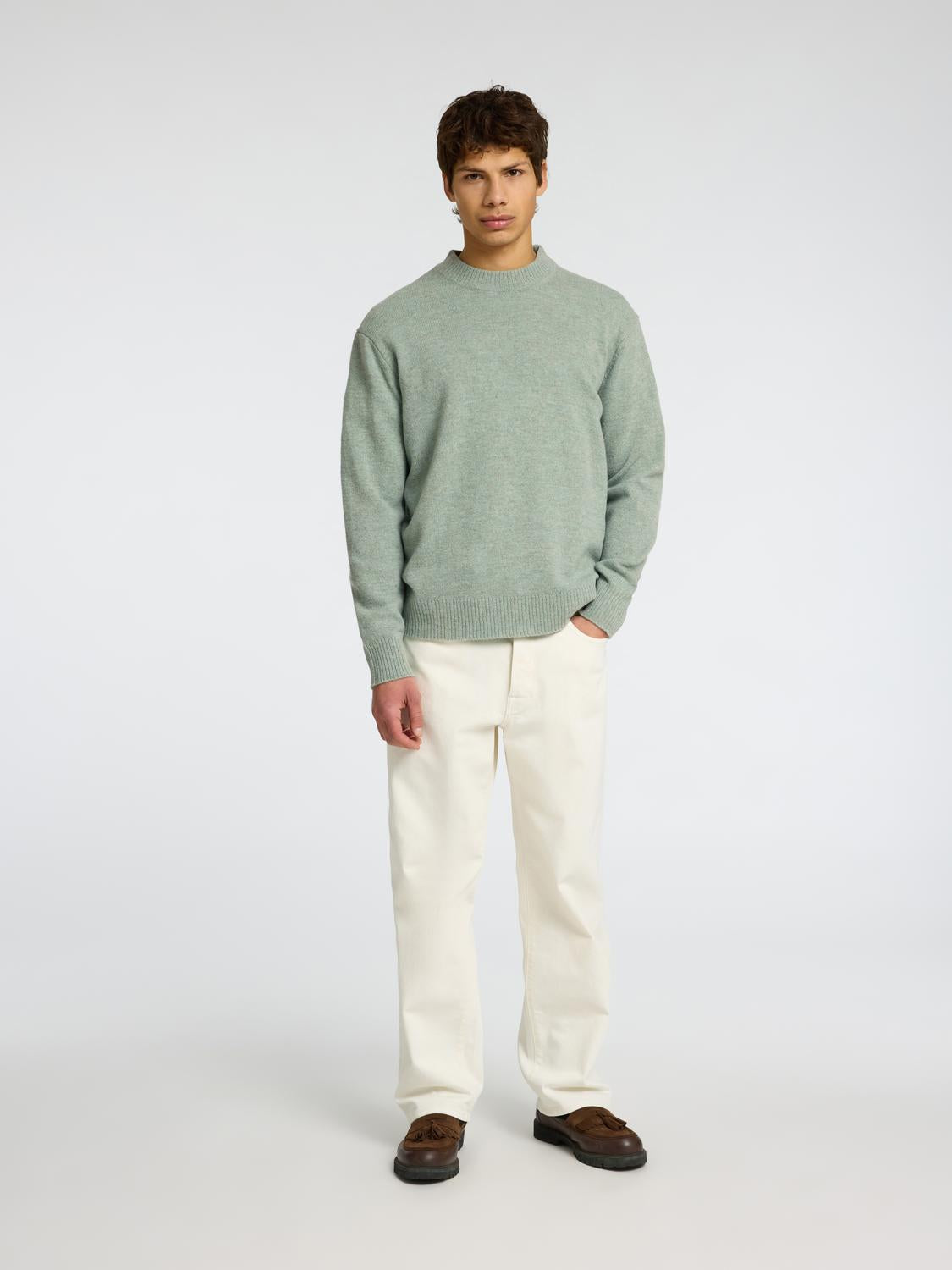 model_shot-front_full