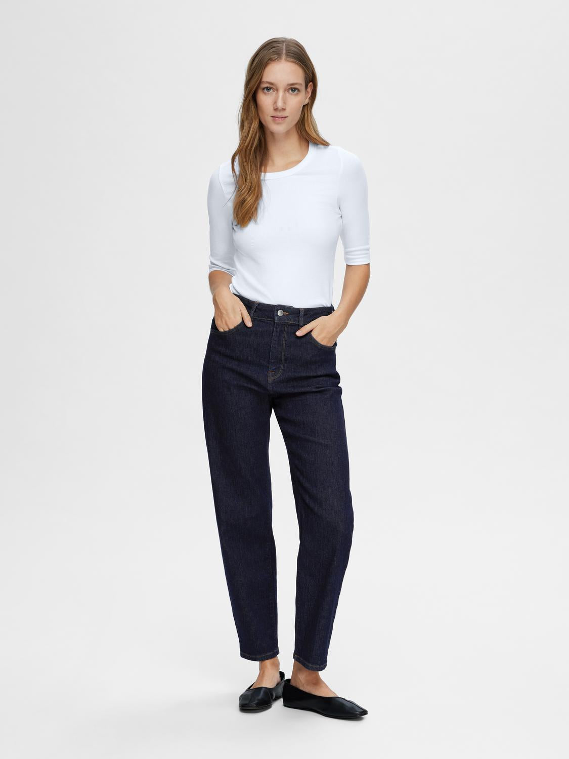 model_shot-front_full