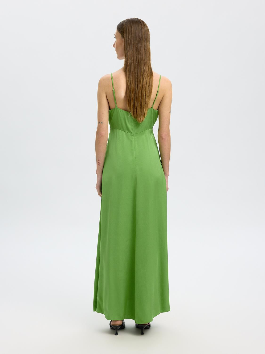 model_shot-back