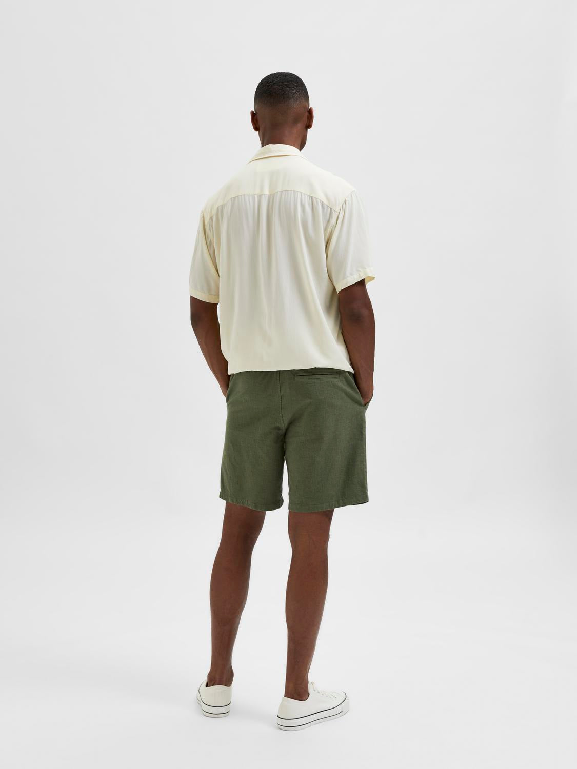 model_shot-back