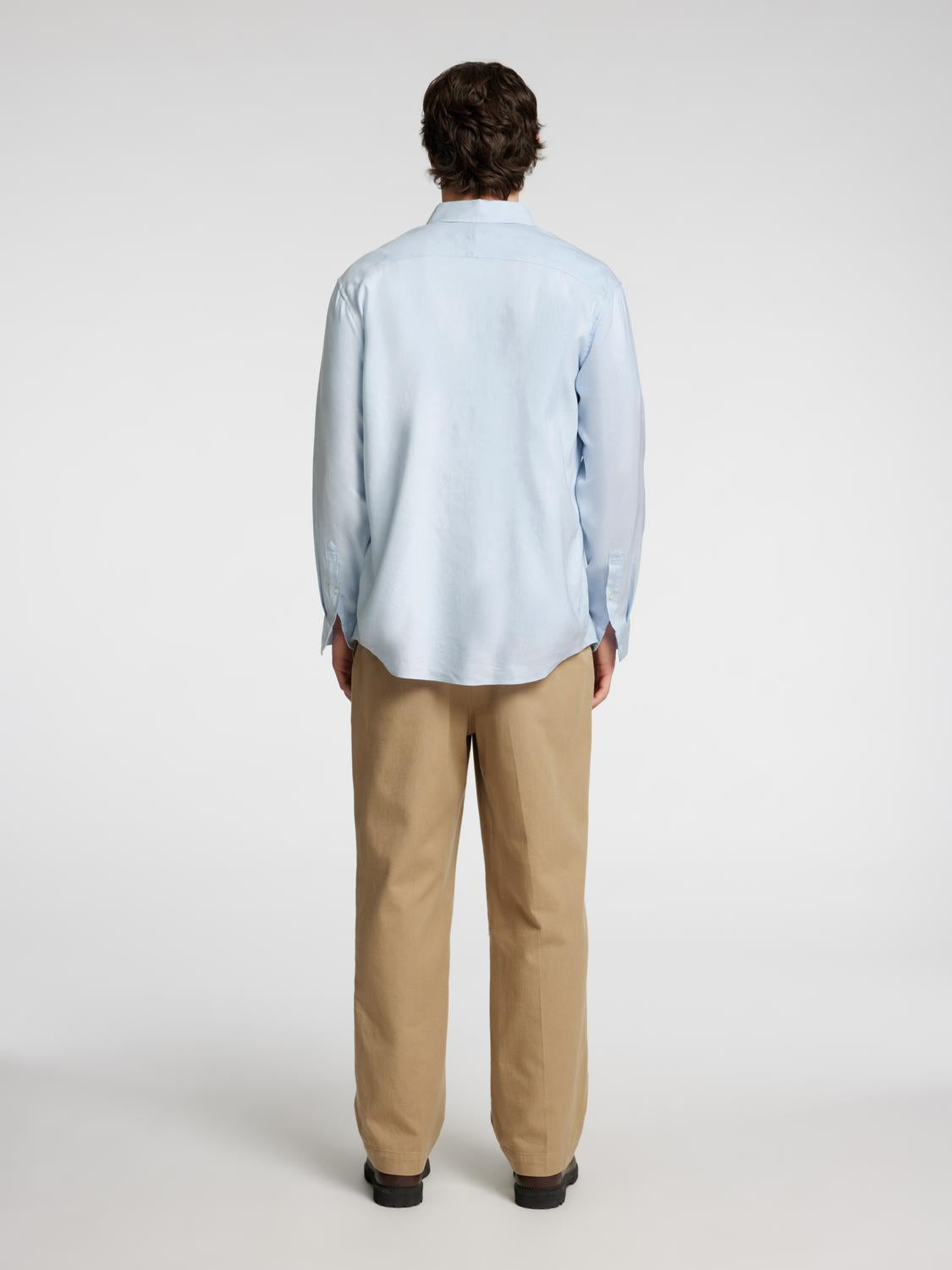 model_shot-back
