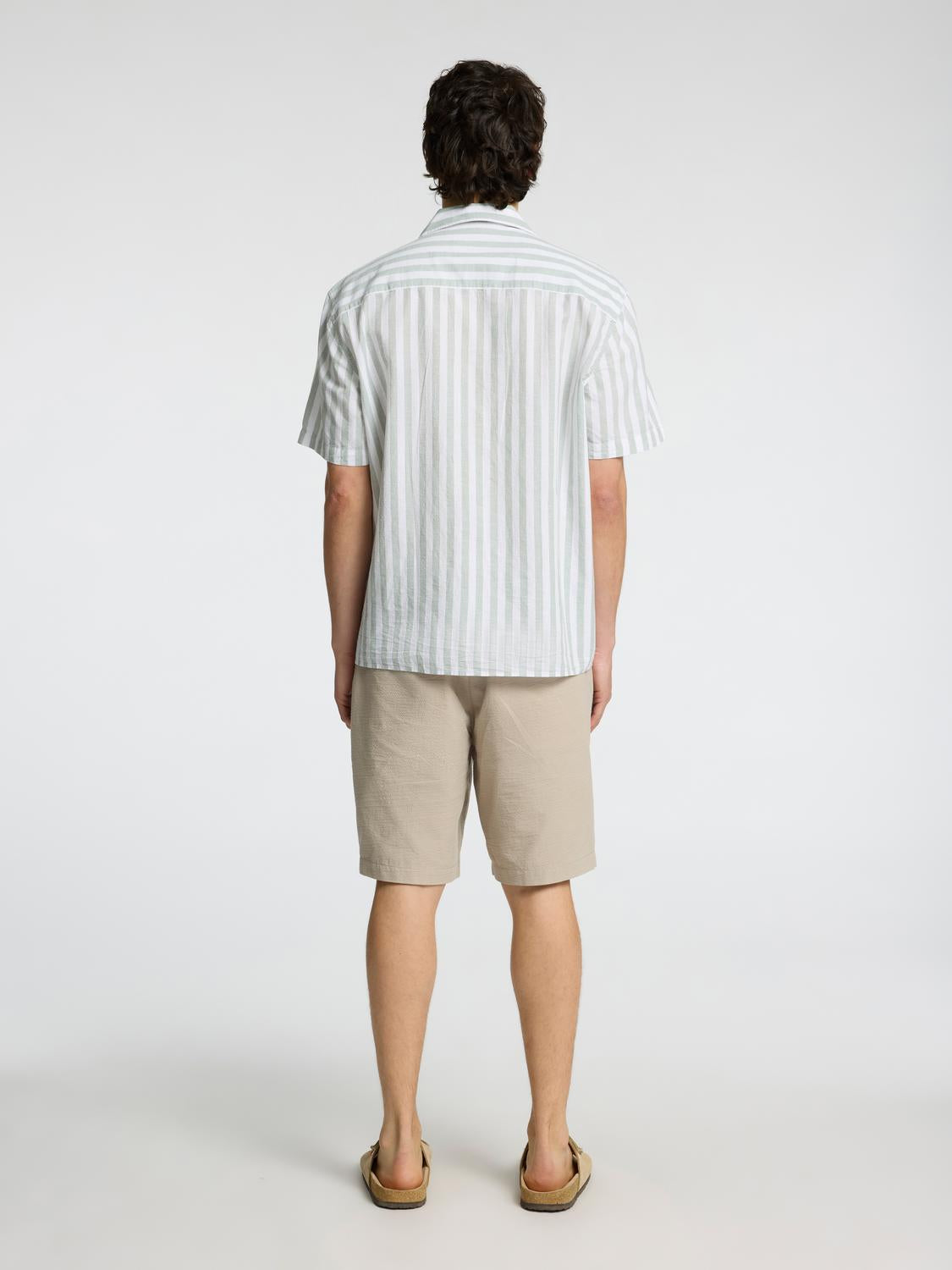 model_shot-back