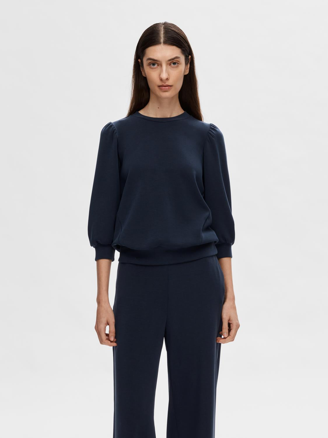 model_shot-front