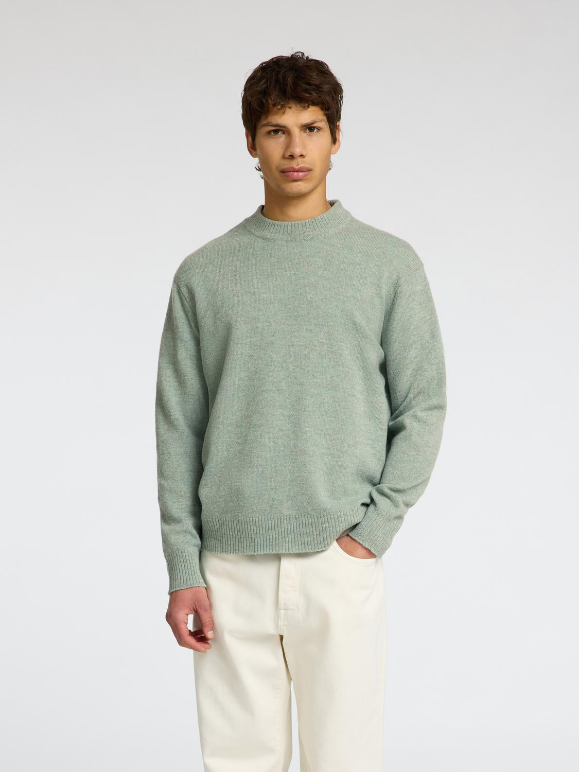 model_shot-front