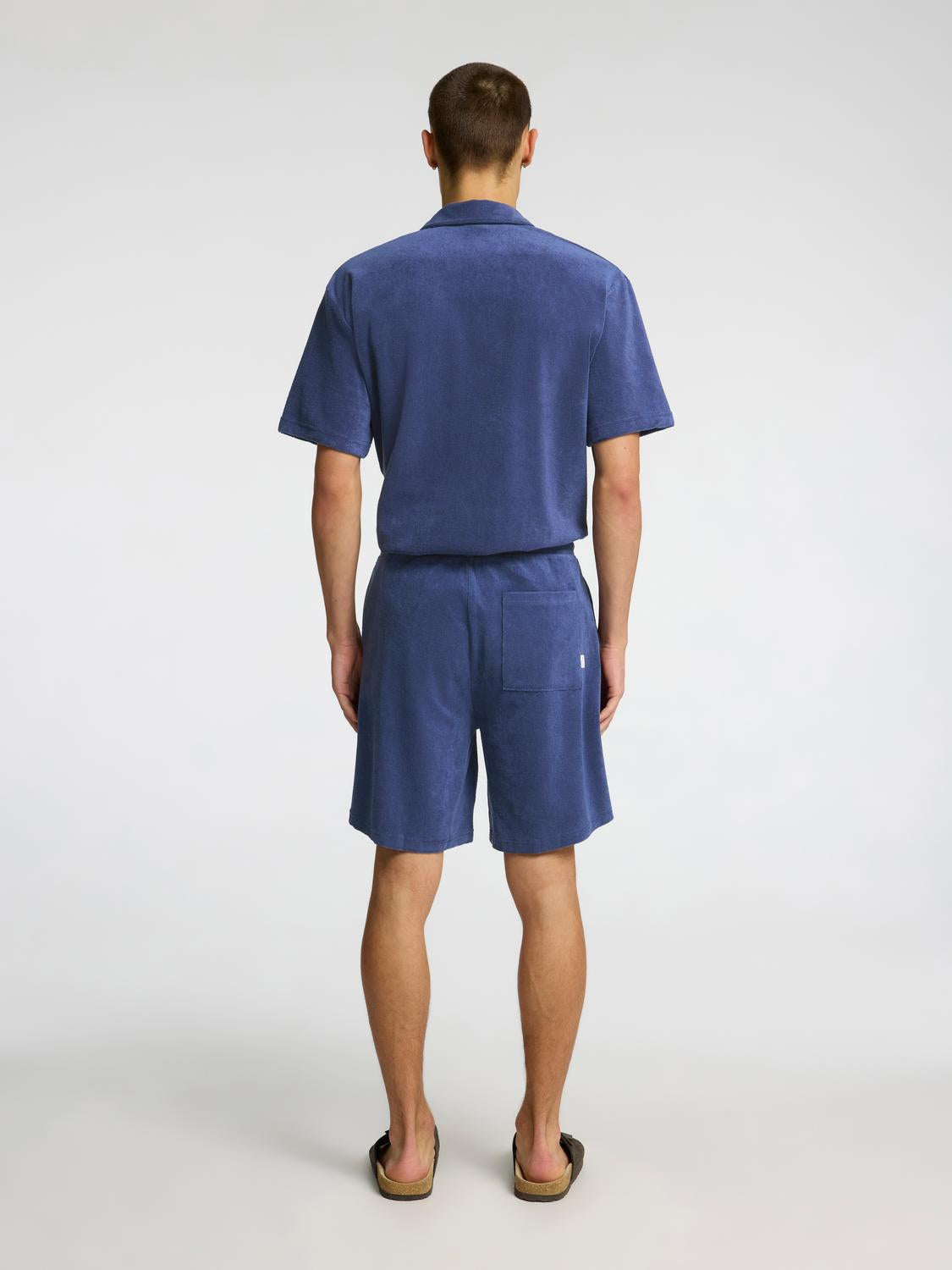 model_shot-back