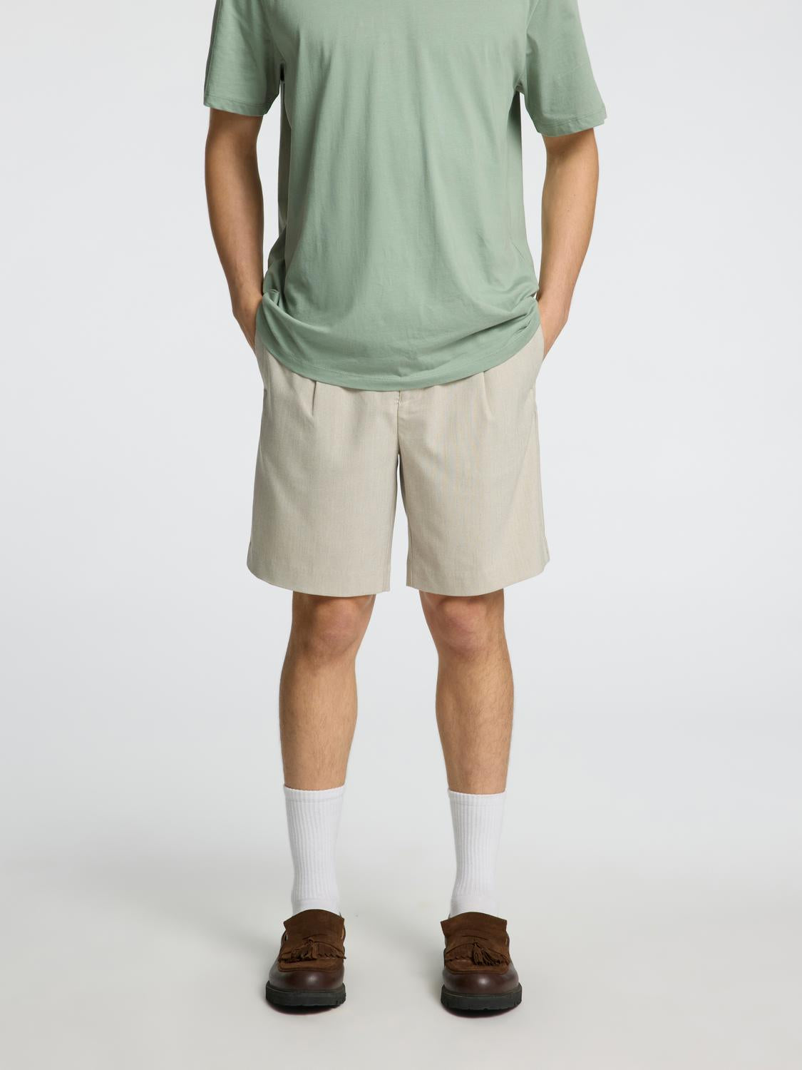 model_shot-front