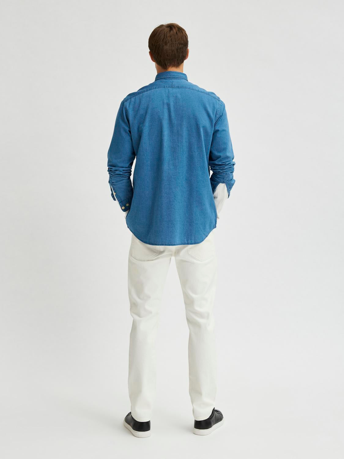 model_shot-back
