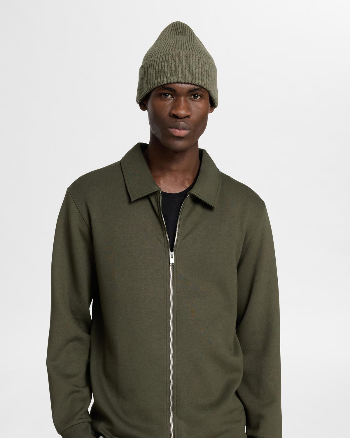 model_shot-front