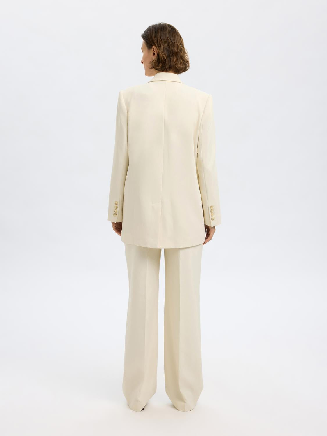 model_shot-back