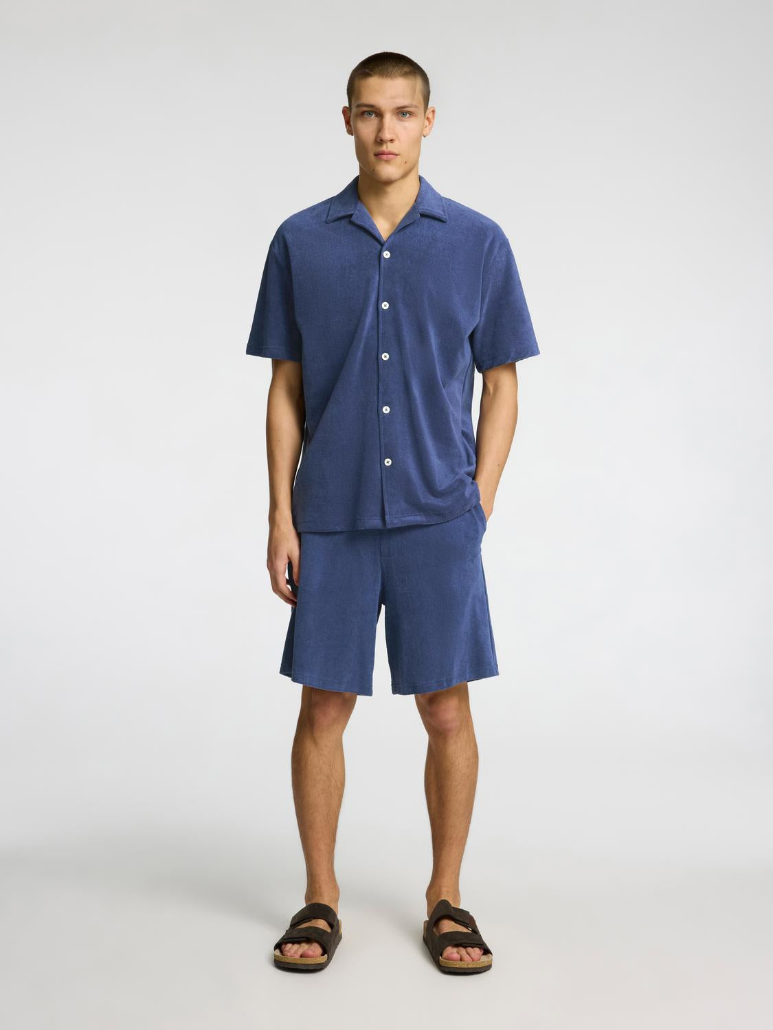 model_shot-front_full