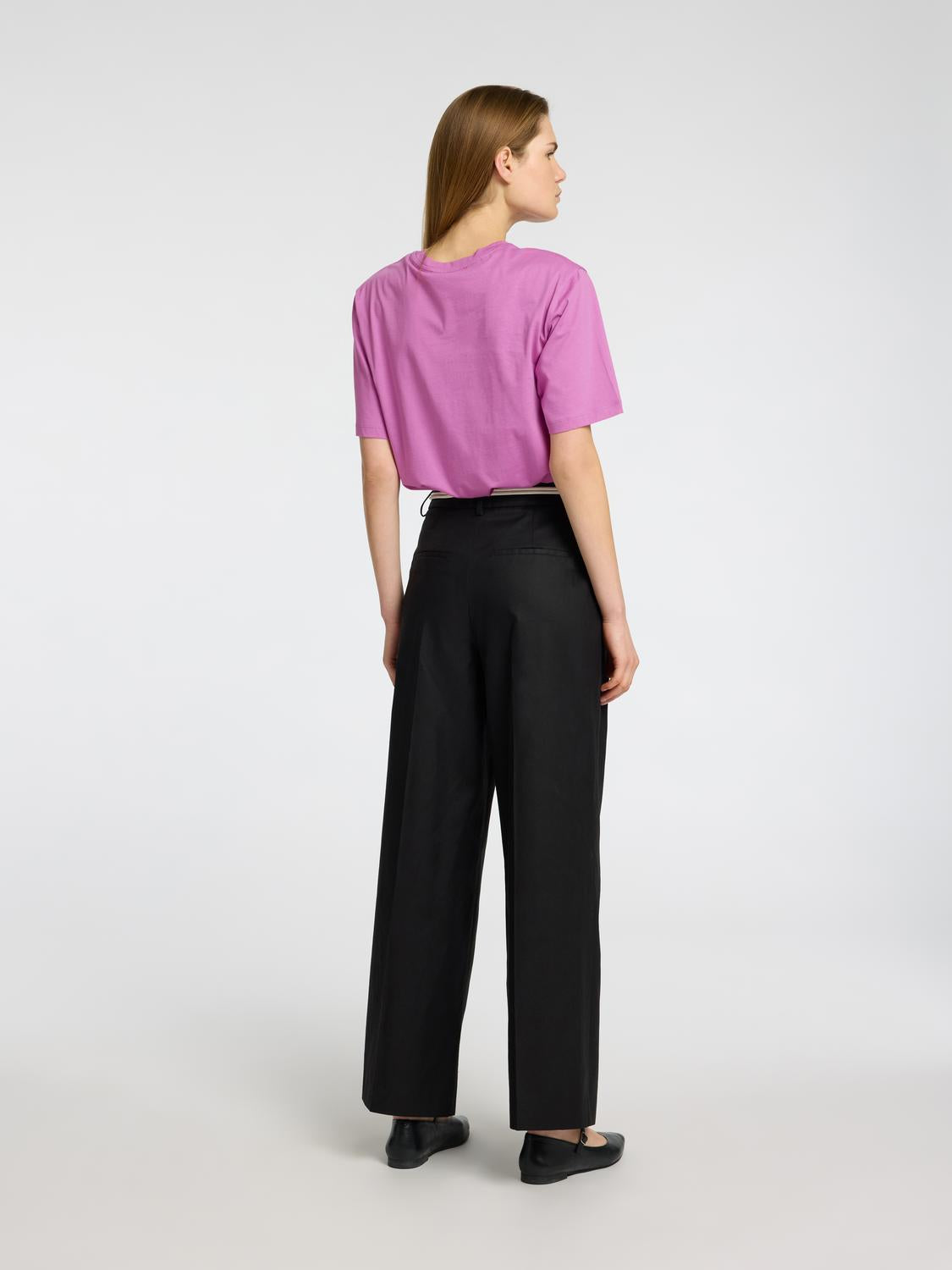 model_shot-back