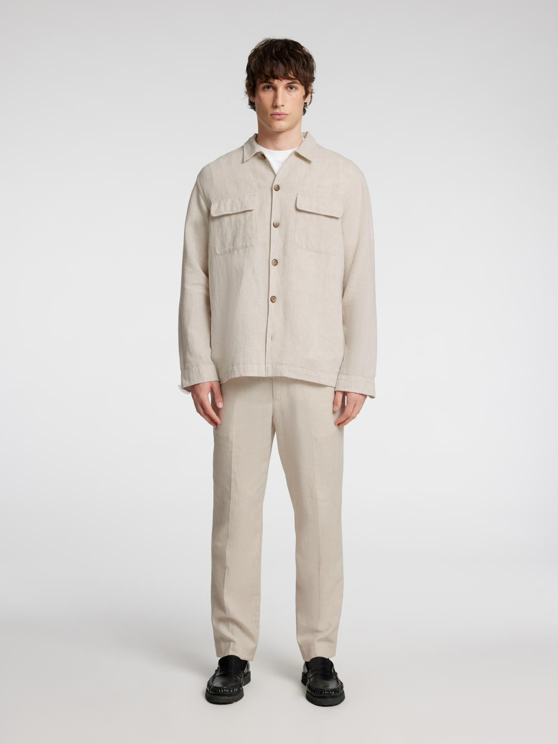 model_shot-front_full