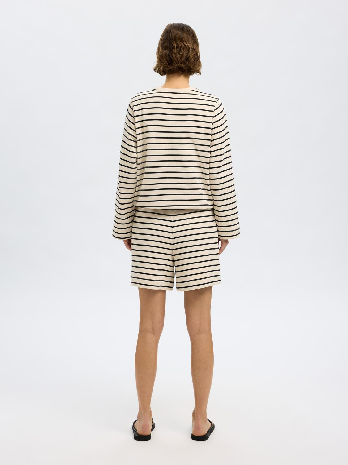 model_shot-back