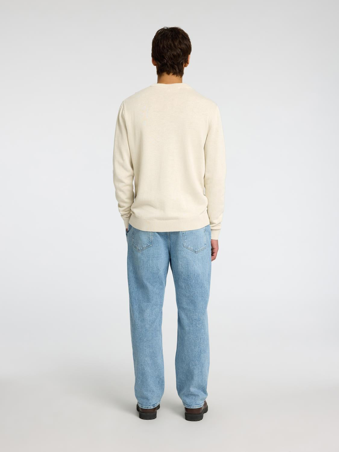 model_shot-back
