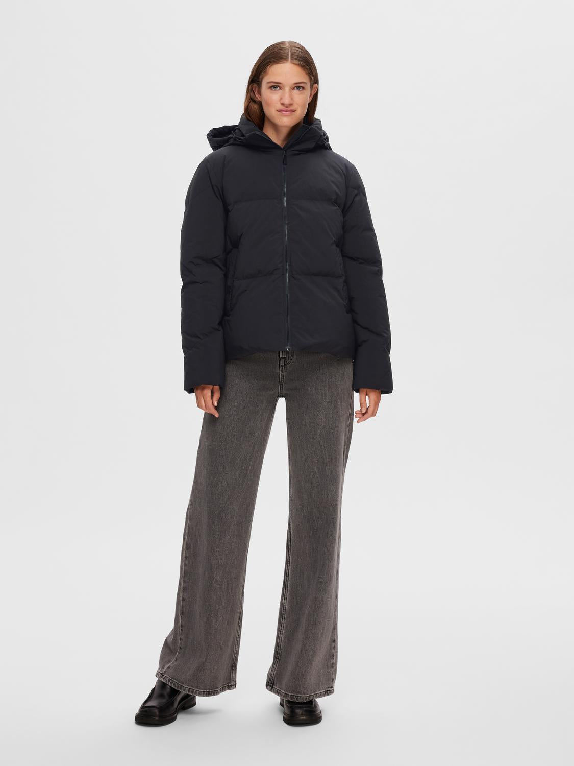 model_shot-front_full