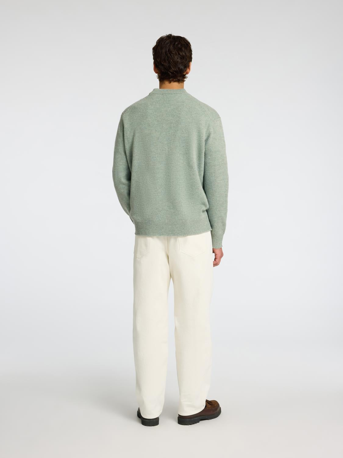 model_shot-back