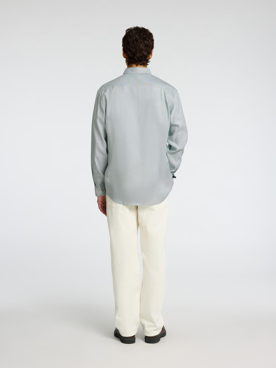 model_shot-back