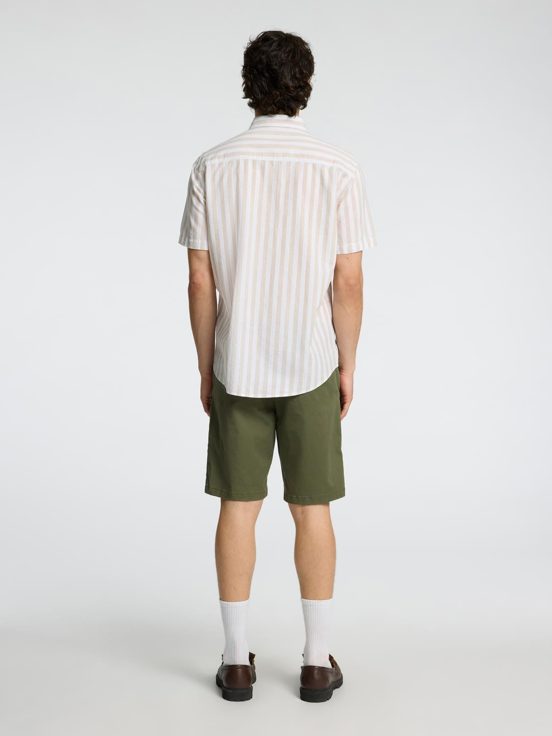 model_shot-back