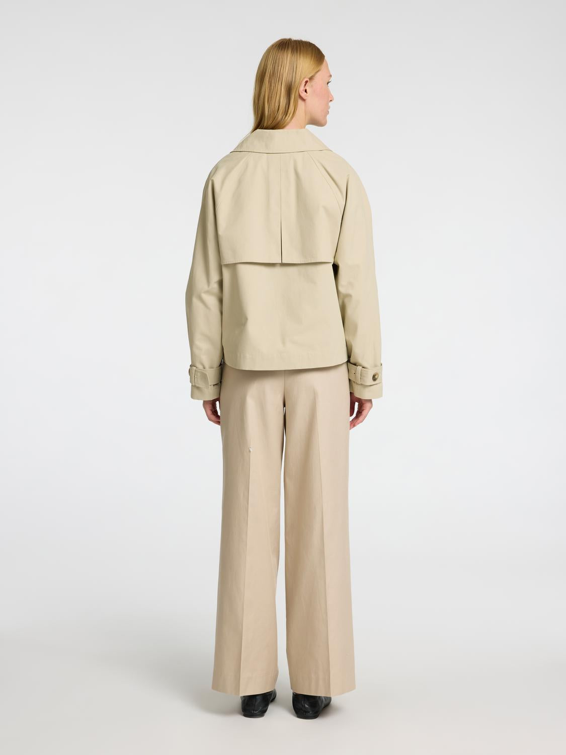 model_shot-back