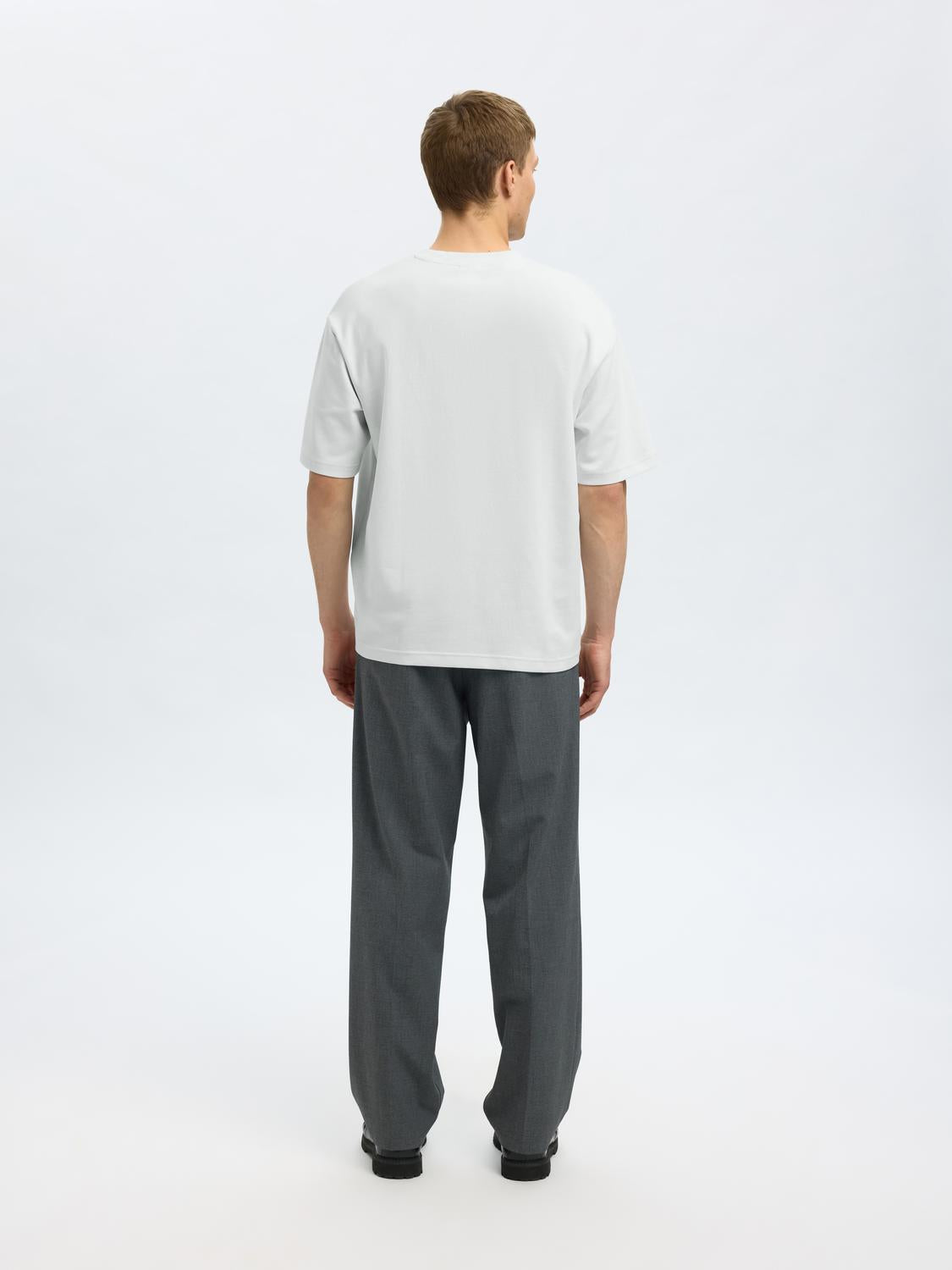 model_shot-back