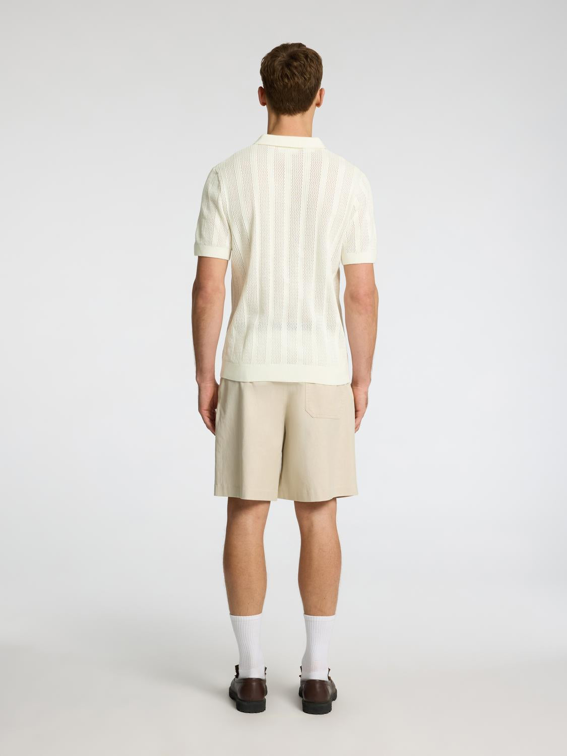 model_shot-back